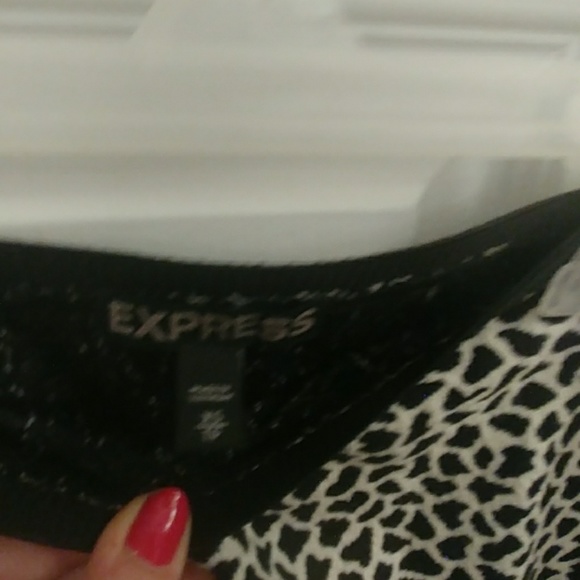 Cute patterned mini skirt - Picture 2 of 3